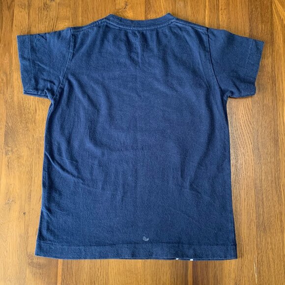 KAWS X UNIQLO Snoopy T-Shirt Boys 5-6 Peanuts Tee Top Dark Blue Boy HTF Rare - Picture 2 of 7